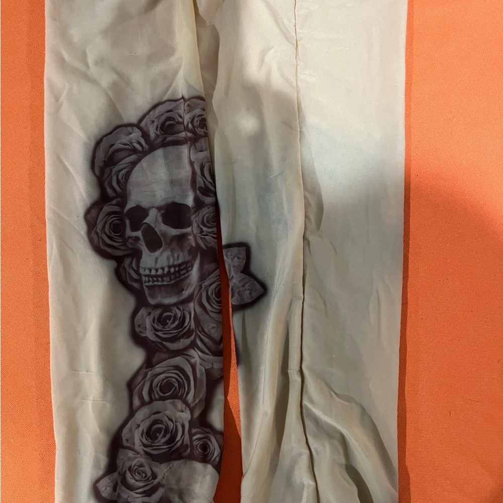 6/$25 Skull and Roses skin arm covers NWOT - Picture 6 of 6